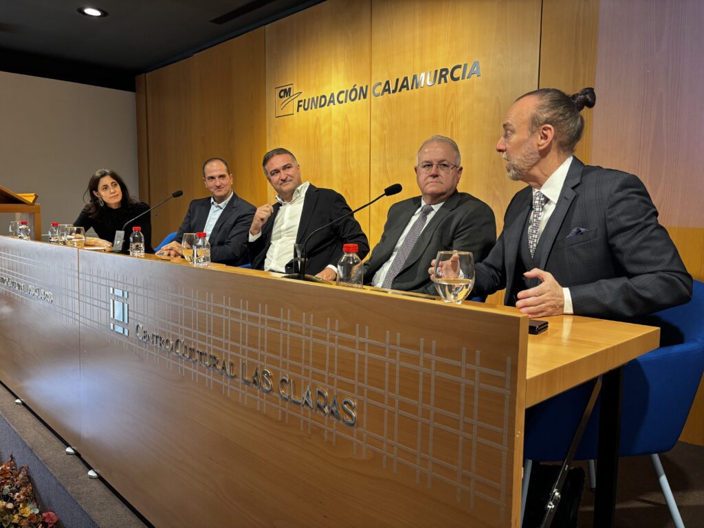 “Ponentes de Carrillo y ADIMUR durante el desayuno directivo sobre fiscalidad estratégica.”