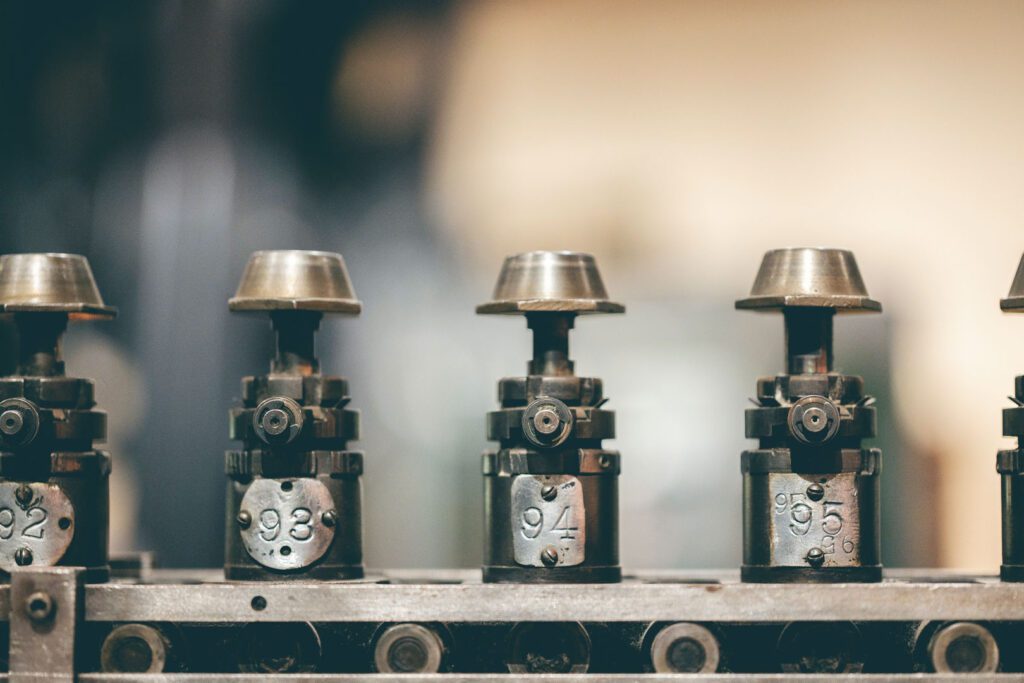 Componentes de maquinaria industrial vinculados a inversiones productivas y procesos de fabricación