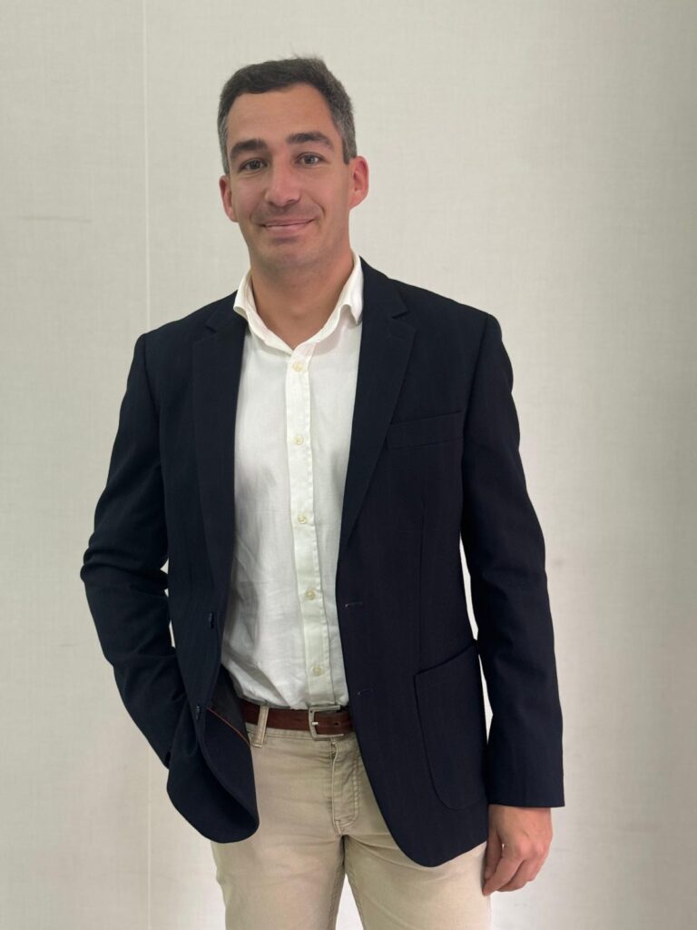 Miguel López, abogado en Carrillo