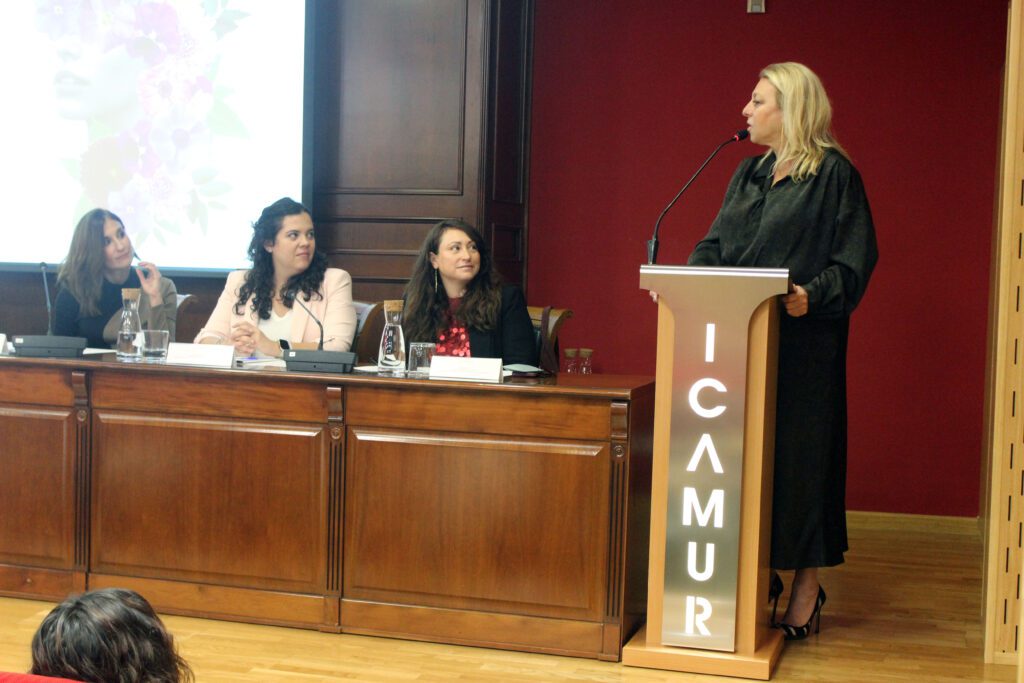 María del Mar Carrillo, a partner at Carrillo, was recognized as an “Inspiring Woman” by the Murcia Bar Association 2 María del Mar Carrillo durante su intervención en el acto Mujeres que inspiran del Colegio de la Abogacía de Murcia